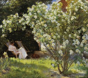 Marie Krøyer seduta sulla sedia a sdraio nel giardino della casa di Mrs Bendsen